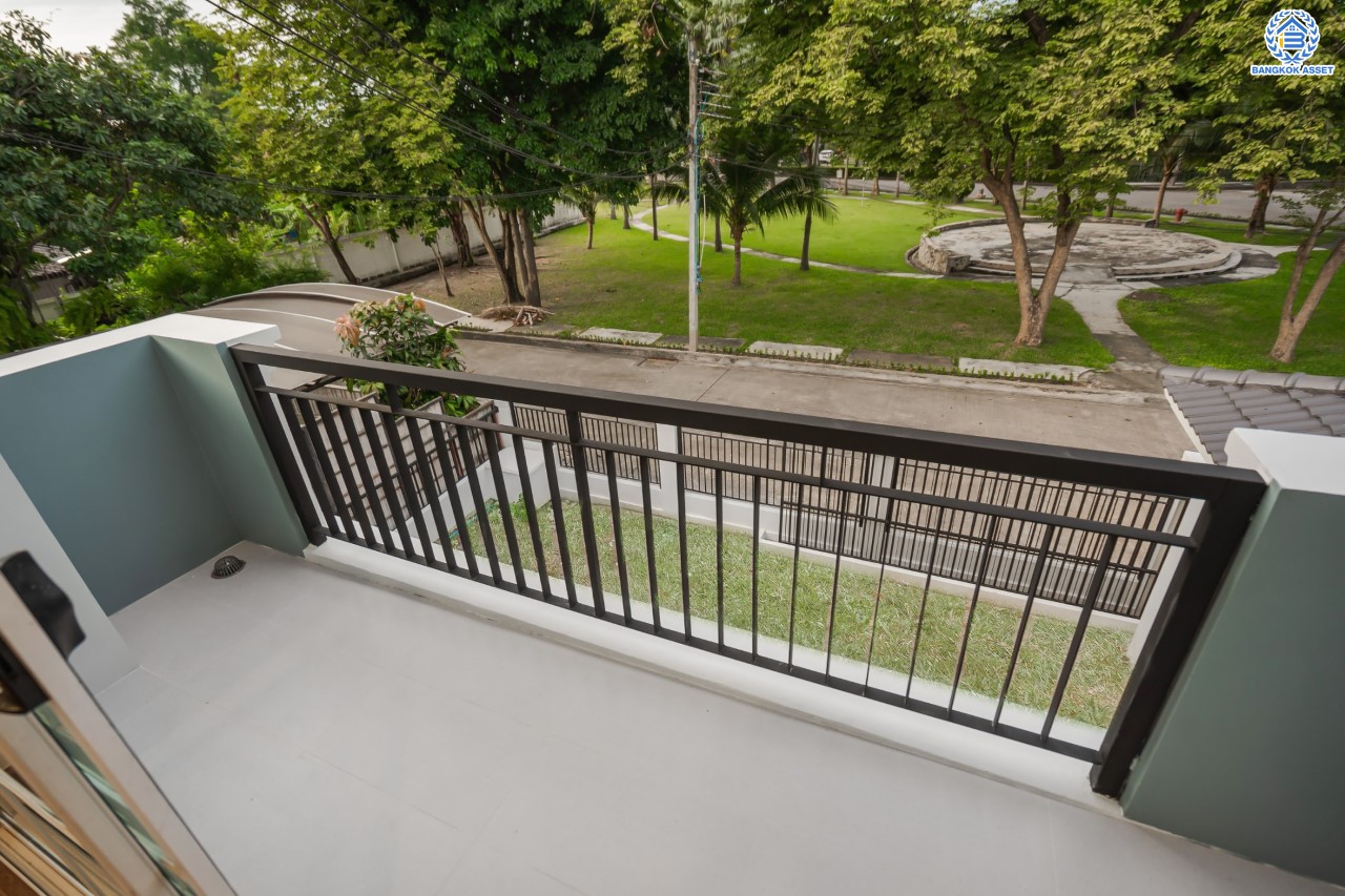 บ้านมือสองตกแต่งใหม่ ม.ชลลดา วัดลาดปลาดุก คุณภาพระดับ L&H บนเนื้อที่ 63.5 ตร.ว. ฟังก์ชัน 3 ห้องนอน 2 ห้องน้ำ 3 ที่จอดรถ บนทำเลศักยภาพ เพียง 15 นาทีถึง เซ็นทรัลเวสท์เกต ใกล้รถไฟฟ้าสายสีม่วง "สถานีคลองบางไผ่"